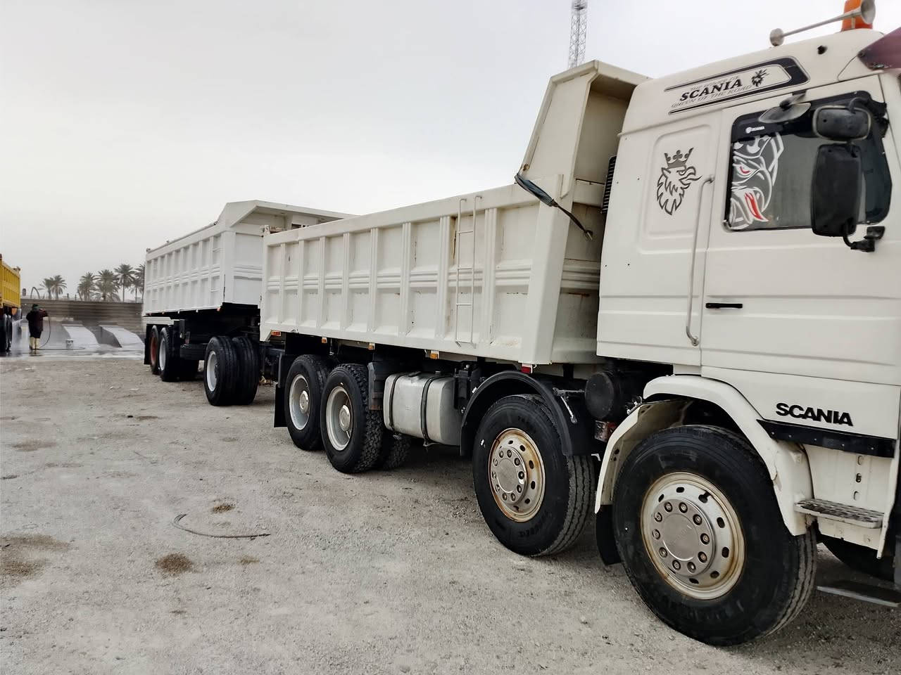 سكانيا قاطرة و مقطوره 113 بدون ربط موديل 92 محرك مجفت جديد كير 900 4في 4مجموعه مان نص بوربرن كبير قاطرة صاج مقطوره برماغ دناكير14 كرسي هوزن سكانيا *********** العنوان بغداد التاجي
