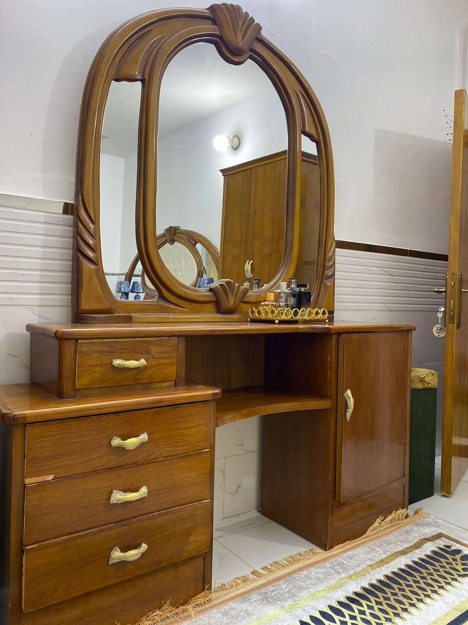 غرفه صاج عراقي داخل خارج
ميز مرايه
جربايه
كنتور بابين فقط 
قيم و اخذ 
مكانها بغداد 
‭٠٧٧٦ ٨٤١ ٩٢٢٦‬
