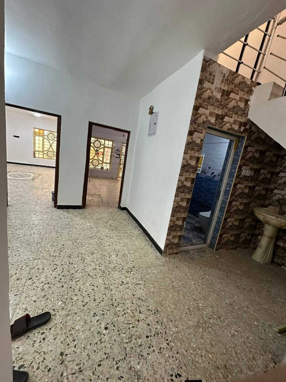 السلام عليكم مكتب عقارات الشمس  مقابيل المستشفى التركي !!!
                         بإدارة ((أحمد الگريطي))
                    
    ☎️*********** 
                        ☎️*********** 

🏠دار للإيجار مساحه ١٥٠م بناء حديث يحتوي على غرفتين وصاله وكليدور ومطبخ ومجمع صحيات وكراج سياره 

⁦^⁠_⁠_⁠_⁠_⁠_⁠_⁠_⁠_⁠_⁠^⁩⁦(⁠◍⁠•⁠ᴗ⁠•⁠◍⁠)⁩⁦(⁠◍⁠•⁠ᴗ⁠•⁠◍⁠)⁩⁦^⁠_⁠_⁠_⁠_⁠_⁠_⁠_⁠_⁠_⁠^⁩⁦

🌏الموقع حي الكفاءات قرب كراج الموحد

⁦⁦^⁠_⁠_⁠_⁠_⁠_⁠_⁠_⁠_⁠_⁠^⁩⁦(⁠◍⁠•⁠ᴗ⁠•⁠◍⁠)⁩⁦(⁠◍⁠•⁠ᴗ⁠•⁠◍⁠)⁩⁦^⁠_⁠_⁠_⁠_⁠_⁠_⁠_⁠_⁠_⁠^⁩

💰💸قيمه الايجار 400
