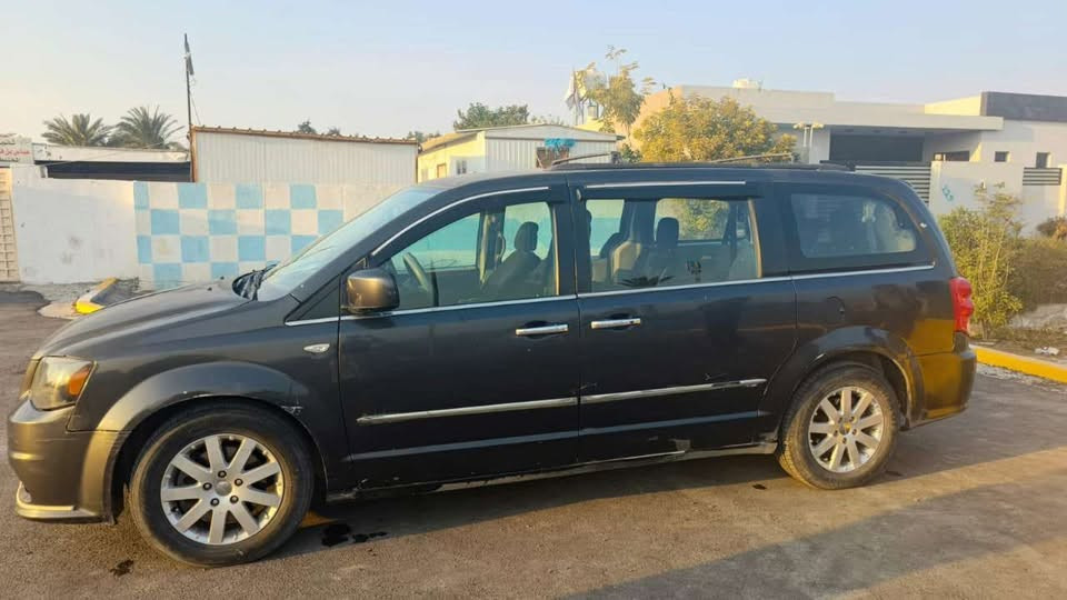 دوج كرفان موديل ٢٠١٢
ابواب كهرباء 
صندوق كهرباء 
محرك V6 
كشن كهربائي 
السيارة منظومة غاز بيها بس الفلتر مال المنظومة بيه وصاخه 
تبريد شغال تدفئه 
تخم تايرات جديد 
كير شادلها قبل شهر ونص
مكاني بغداد مجمع مطار بغداد مجاور مجمع بدور
سعرها 88 بيها مجال بسيط
رجائا بدون احراج شراي يتصل مو شراي لاسبب الي والك احراج 
رقم الهاتف ***********
