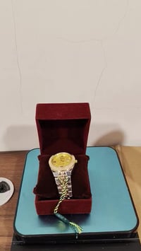 نزاكة • ساعة • للبيع