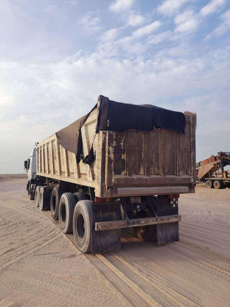 سلام عليكم عربانه للبيع باب طين جاهزه للعمل تخم تاير حداديه جديده مكاني كربلاء ***********
