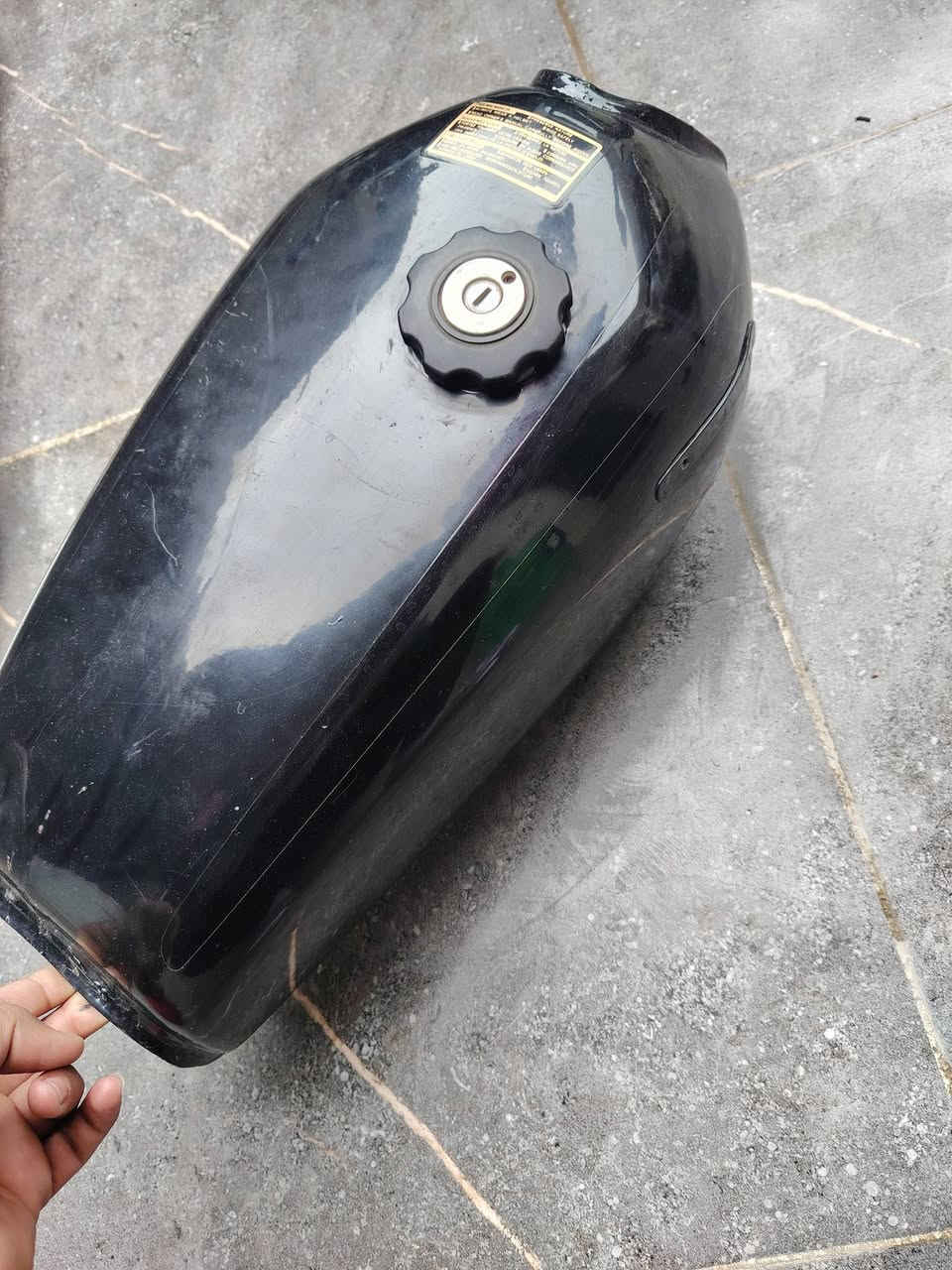 غراض الدراجه البيع تانكي وصلنصه جديد كل عيب ما بيهن ***********

