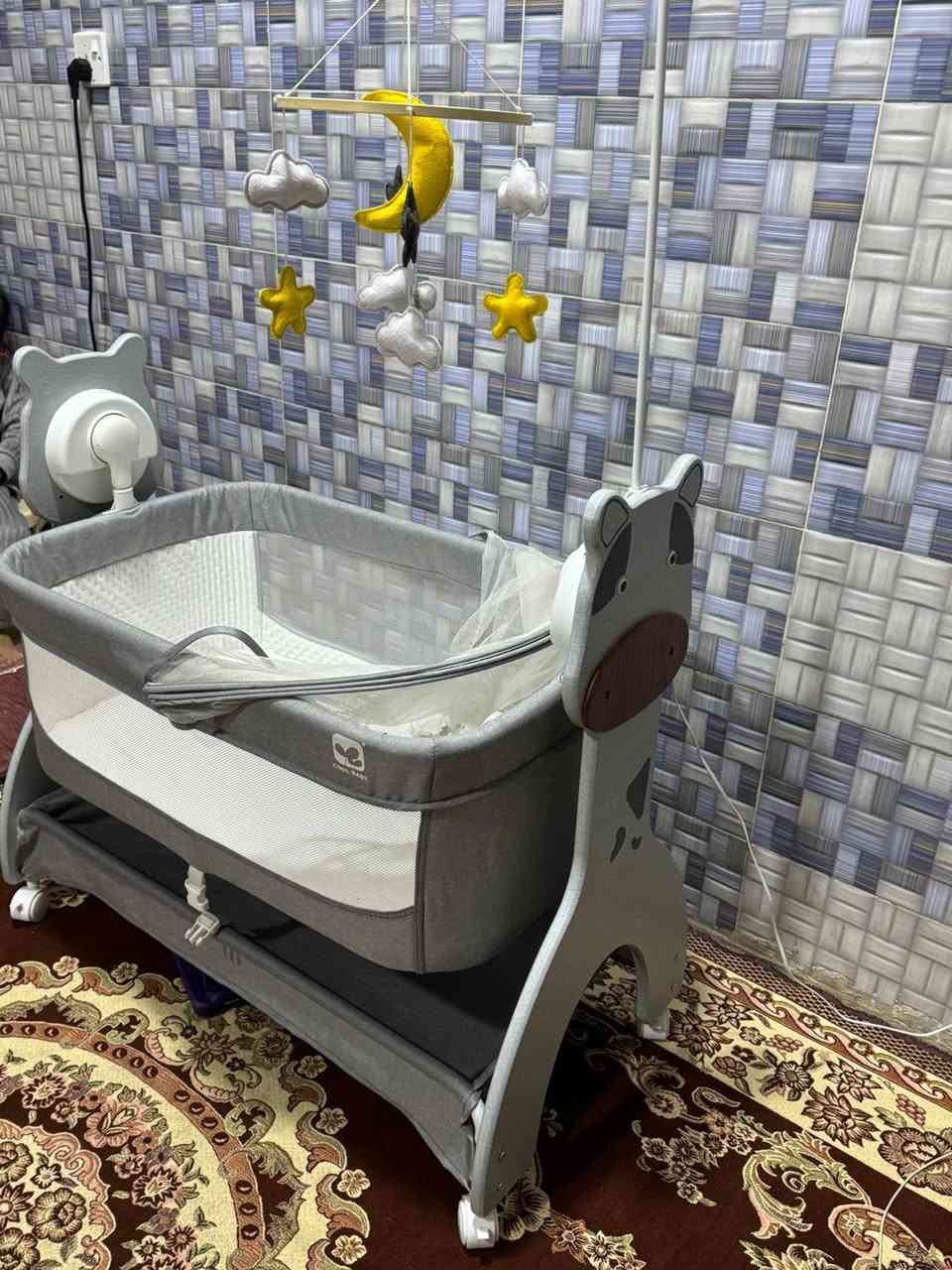 سلام عليكم مكلفه بنشر غرفه اخشاب صاج تزكام اصلي اخت الجديده سعرهه مليون وتلثميه وبيهه مجال وكاروك جديد سعره 100وبي مجال المكان الكريعات هاذه صاحب الغراض وليحب يتواصل ويا موجود ***********
