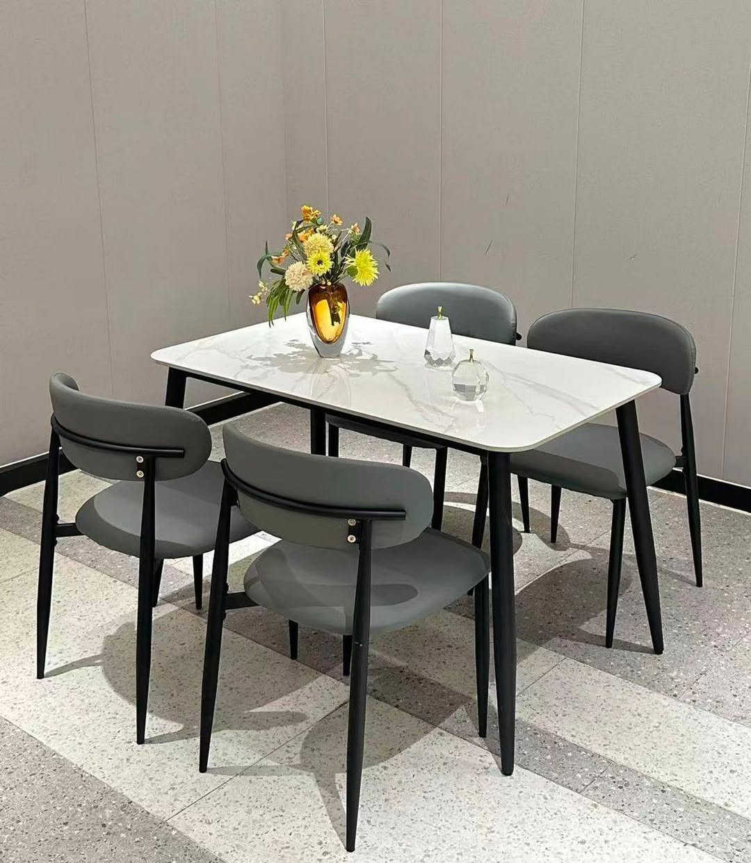 يتوفر لدينا ميز طعام مختلف الألوان كما  موضح في الصور نقدا وبالتقسيط 
#جمعيةبيتي
#للبيع بالتقسيط


**إذا كنت صاحب هذا الإعلان وتريد حذفه لأي سبب، رجاءا أرسل رسالة إلى الدعم الفني**