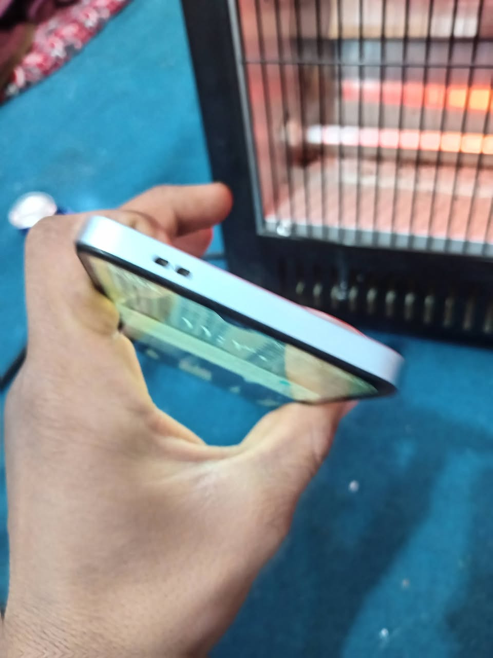 السلام عليكم ورحمه الله وبركاته موبيل ريدمي جديد ماصار 15 يوم من خذيته للبيع  والمراوس بوطور عادي هذا رقمي الريده  يخابر ***********
