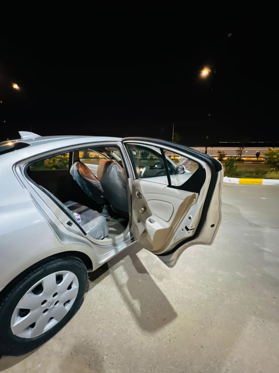 نيسان. 2024 
سياره كامله وجاهزه مابيه نقص ابد 
تدفئه تبريد كامله 
ضربته جنطه من ورا مدفوعه ع السياره الكدامه وبيه جاملغ الامامي والبنيد مفتوحات مصلحات ومرجعينهن تصليح خفيف مقدمة البنيد فقط
مكاني ناصريه مركز 
***********4
