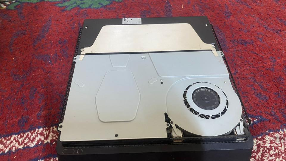 اسلام عليكم ابلي 4 اسلم500 گيگه  البلي الله شاهد مامفتوح ابلي نضيف اي شي ماناقصه ما داخل صيانه  الملحقات كامله بي 4 جوستكات  اتلاثه اصليه وحده تجاريه بي قرصين فيفا 2020 وحرب اون لاين المكان البصره حي الاصدقاء ***********
