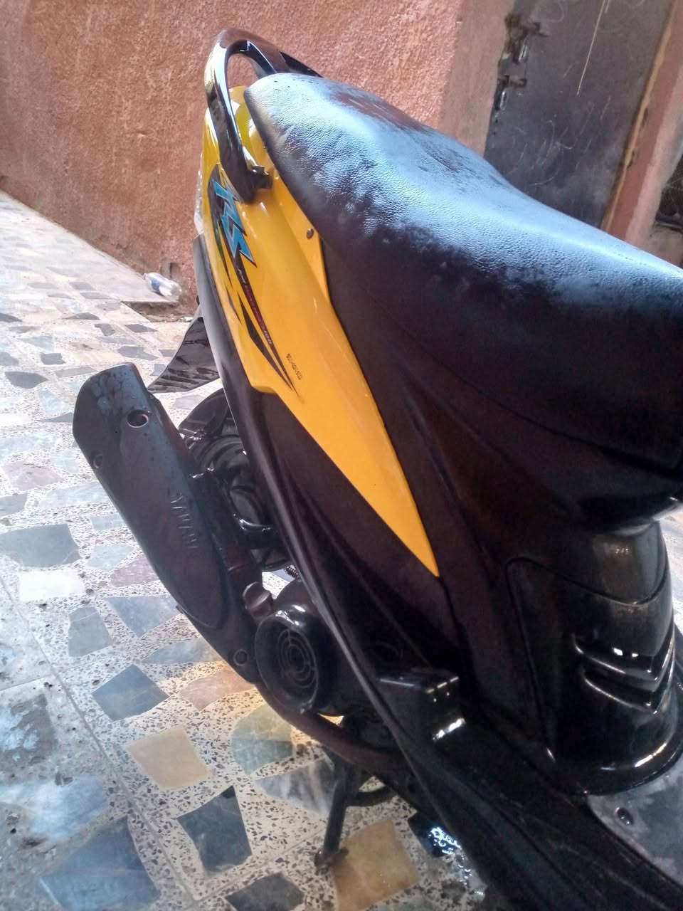 السلام عليكم للبيع تجي تفحص ودكلب وشوف بعينك بلبلديات قرب تقاطع الكهرباء السعر 500 لطبلي خاص رمشلي وخابرك ***********
