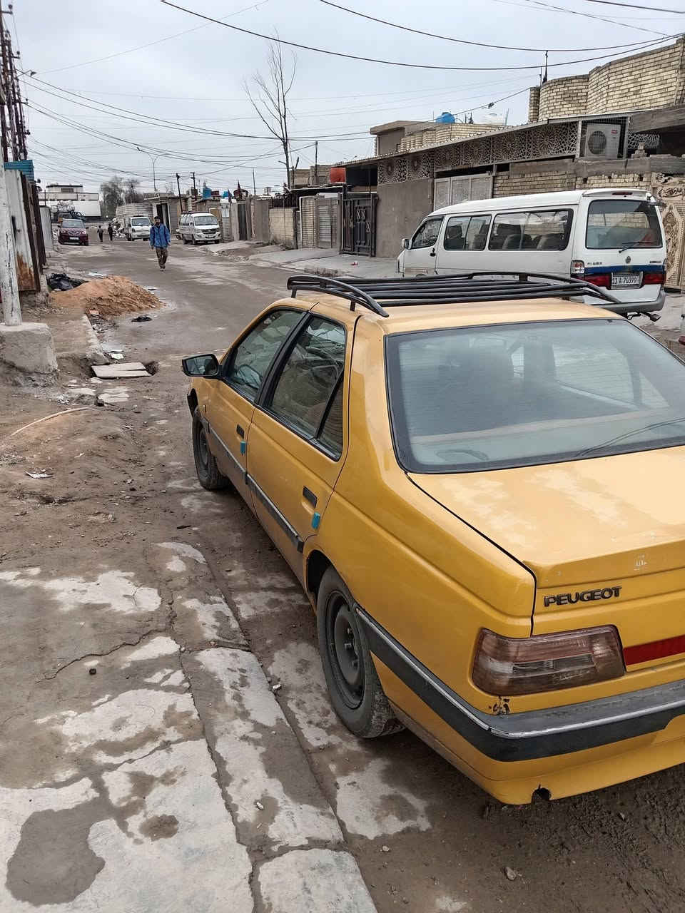 السلام عليكم سياره بيجو لميس مديل ١٦ رقم دولي كربلاء تحويل ثاني يوم سياره بلاديه بس المكينه بيهه خيط بخار اجازه تبريده شغال تايرات جدد العنوان بغداد رئاسة العبيدي سعر ٣٧ وبيهه مجال  رقم التلفون ***********
