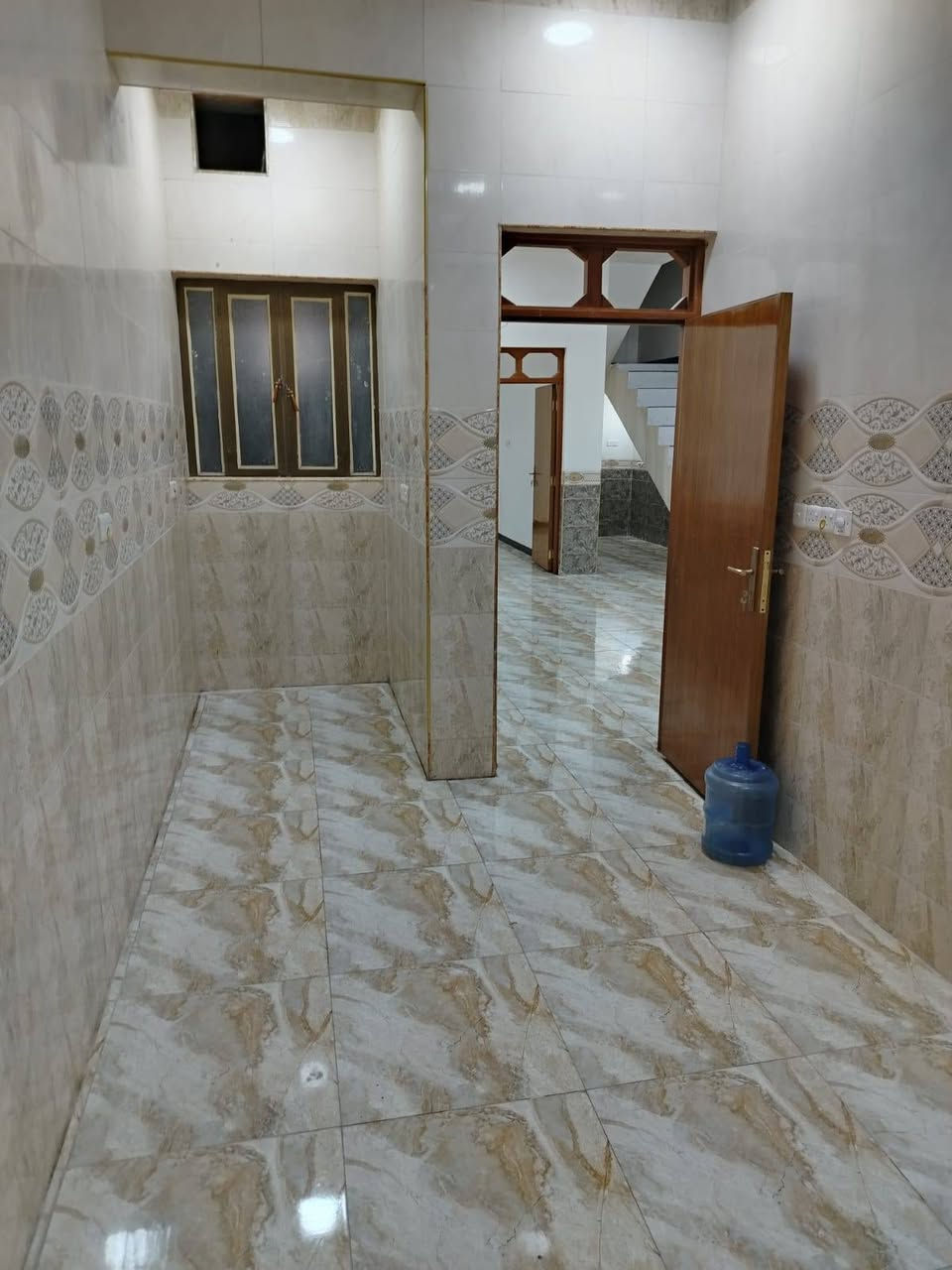 سلام عليكم مشتمل مساحه 125 فول طابق واحد شارع 15 ثالث بيت 🏠 عن 40 منطقه 19 حي مامون 
هاتف 📞 ***********
