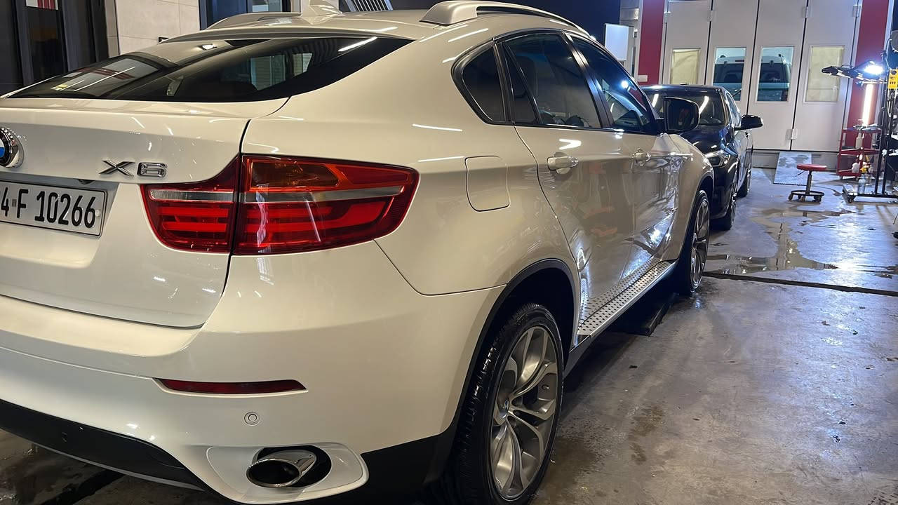السلام عليكم
X6 xdrive35i n55
2014
خليجيه عروش
ماشيه 160 الف mحقيقي
السياره على البلاد 
فول الفول
بوب شفط
مقاعد حضن  vip
دخول ذكي 
بردات 
كاميرات 
وباقي المواصفات المعروفه 
السياره جاهزه 
السعر200
دهوك باسمي 
مكان السياره 
ميسان***********
