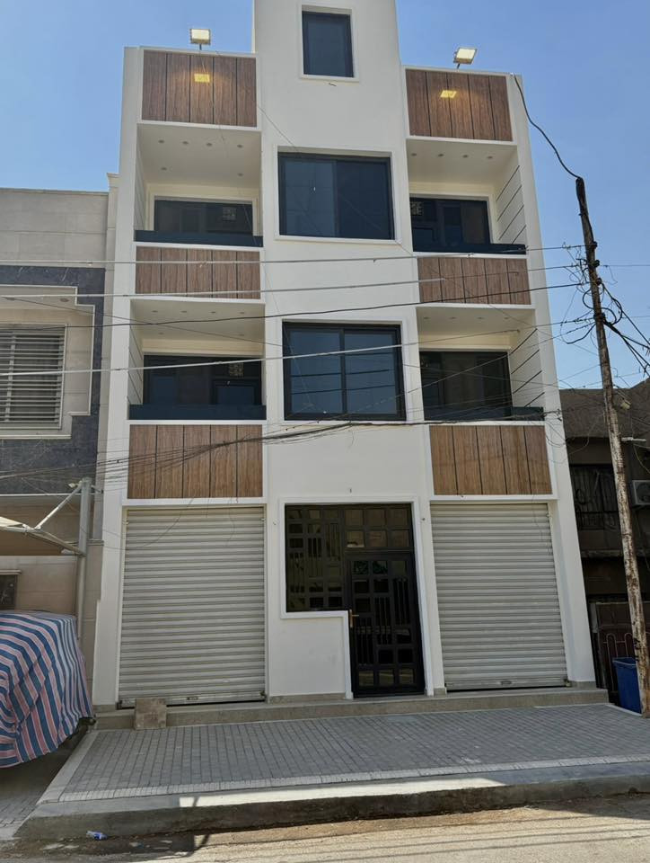 شقه للأيجار تحتوي على غرفه وصاله ومطبخ وخدمات وبالكون البنايه حديثه وتحتوي على مصعد ٢٤ ساعه الموقع الدوره ابو طياره شارع جامع الهادي البشير 
للإستفسار ***********
