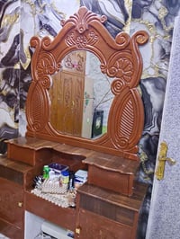 ميز تواليت • قيمي • للبيع