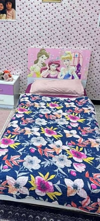 نظيفه جدا • سرير • غرفة نوم