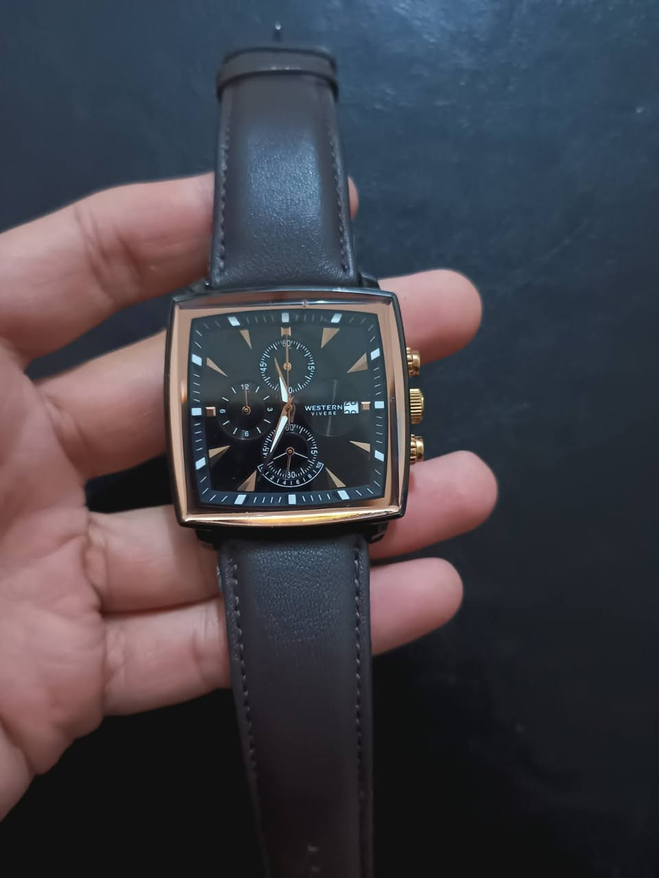 السلام عليكم 
ساعة WESTERN بالة
تتميز بحركة كرونوغراف 
نافذ شهري 
القطر 37
معدن ستيل 
سناتر شغالة
... السعر 60...
موجود توصيل


**إذا كنت صاحب هذا الإعلان وتريد حذفه لأي سبب، رجاءا أرسل رسالة إلى الدعم الفني**