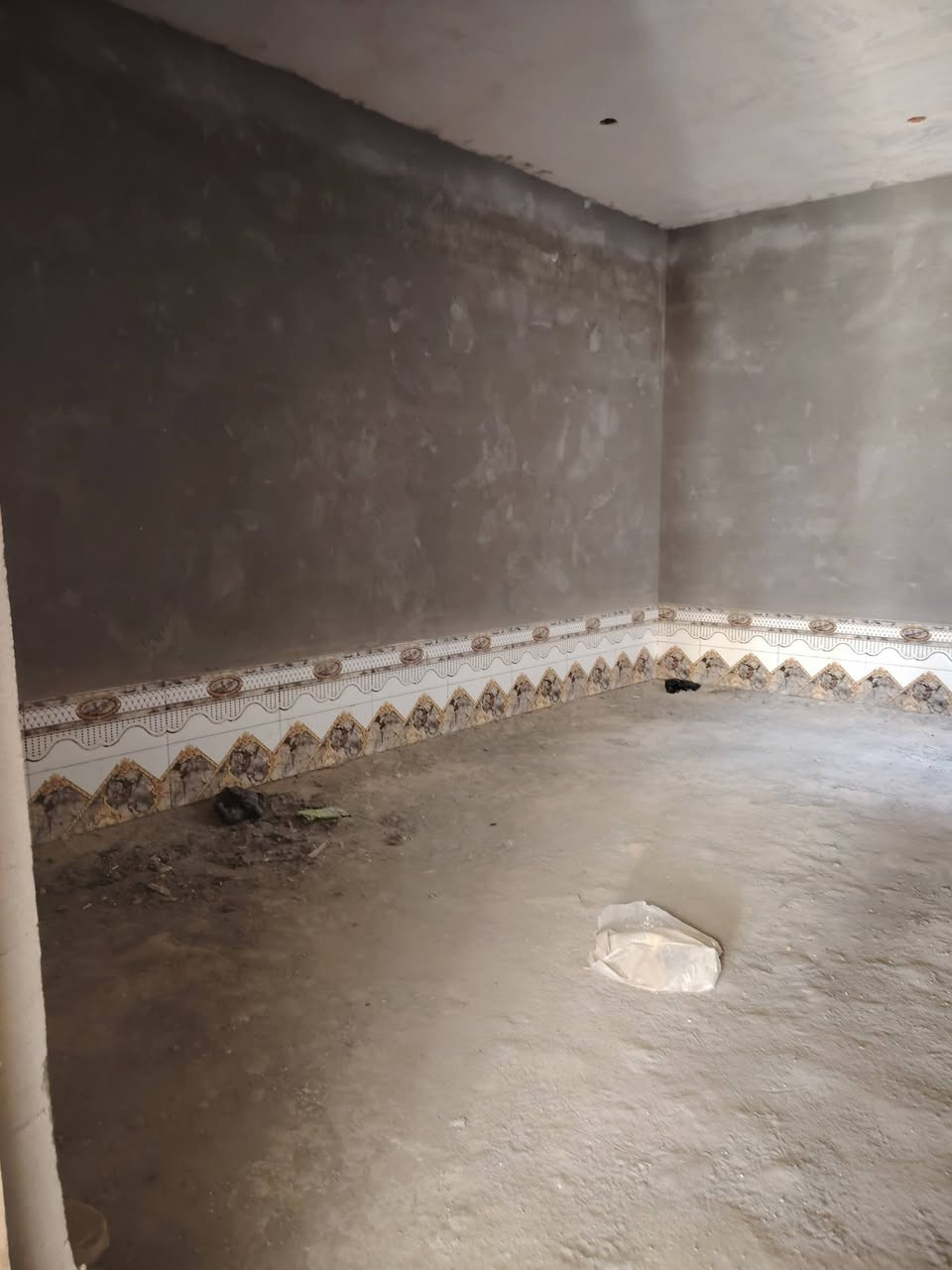 بيت للبيع المكان العماره نحيه علي شرقي حي رمضان المساحة 150متر ***********
