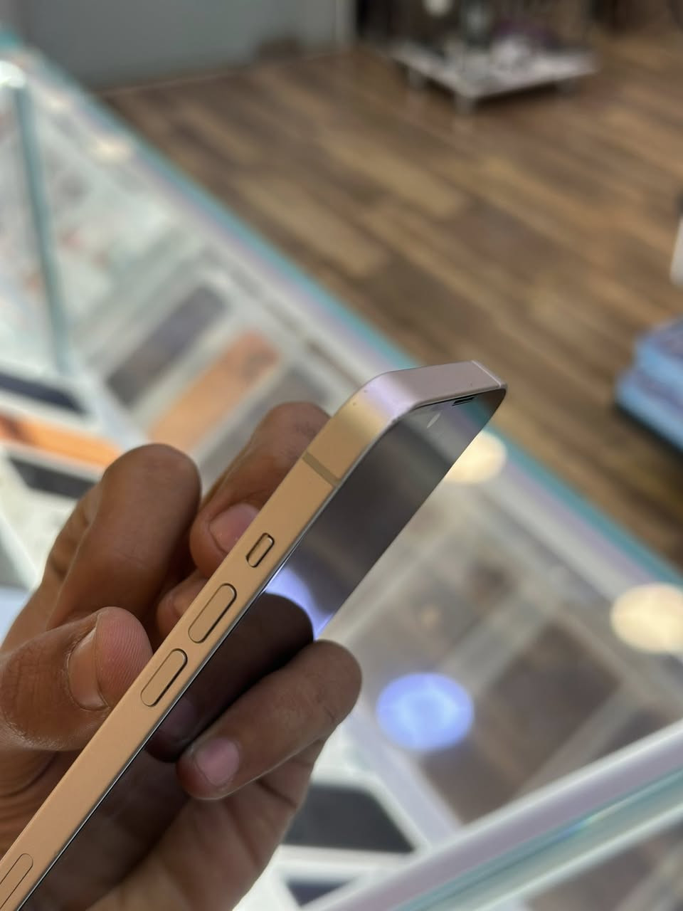 iPhone 13 العادي
اللون ابيض 

ذاكره 128 

بطاريه 89 

دبل سيمكارت

الجهاز كلش نضيف واستخدامه قليل ودبل مو تكككك 

 العنوان العامريه شارع المنظمه ركن شارع محطه الغاز 

للتواصل واتساب ***********
