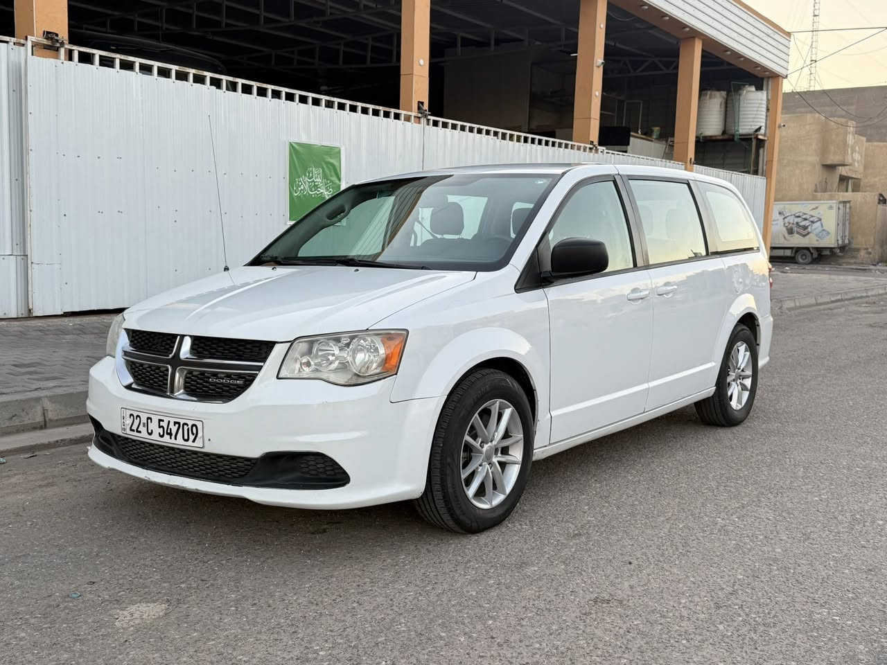 دوج كرفان 2018 / 7 راكب 
تبريد 3 قطع . منظومه كامله جديده 
حادث جاملق خلفي . فقط بدون دواخل
وبيها قطعتين امامي .. سونار مع الصور 
مكينه وكير جدد مشدودات . 
رقم اربيل سنويه لل 2030 مجدده 
تحويل وكاله حاظرين .. حداده جديده كله
تايرات حلوات . دواخل جديده . 
كامله وجاهزه كله وبالعافيه ع الياخذها
طبعا السعر مناسب جدا 
السعر : 148 وبيها مجال 
هاتف :  *********** 
العنوان : القبله معرض الرافدين 
خابرني وبخدمتك يوجد مراوس وبيع 
.
