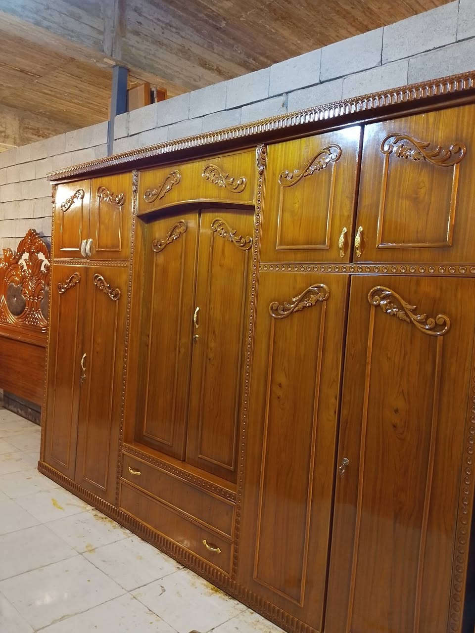 غرفه سته أبواب ملحق شغل ثكيل نقش زان زان صبغ حراره الغرفه اخو الجديد نظيف جدا جدا ***********
