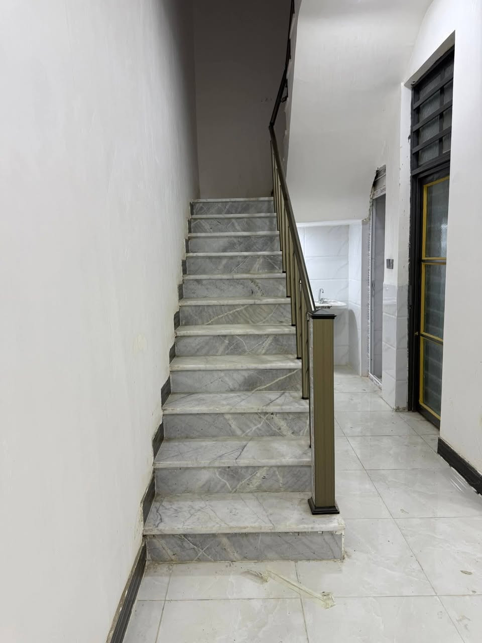 سلام عليكم دار لبيع تاجيه طابو صرف
مساحه ١٠٠متر  ١٢ في ٢٠ 
لبناء حديث  
اللا استفسار خاص 
***********
