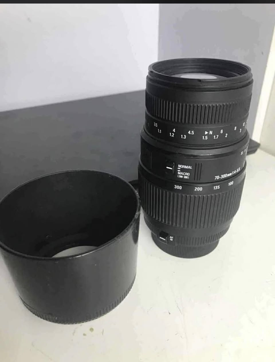 كامرة نيكون 5300 شترها 3k فقط مع عدسه -
70-300 باكيت لوكك للبيع ***********
