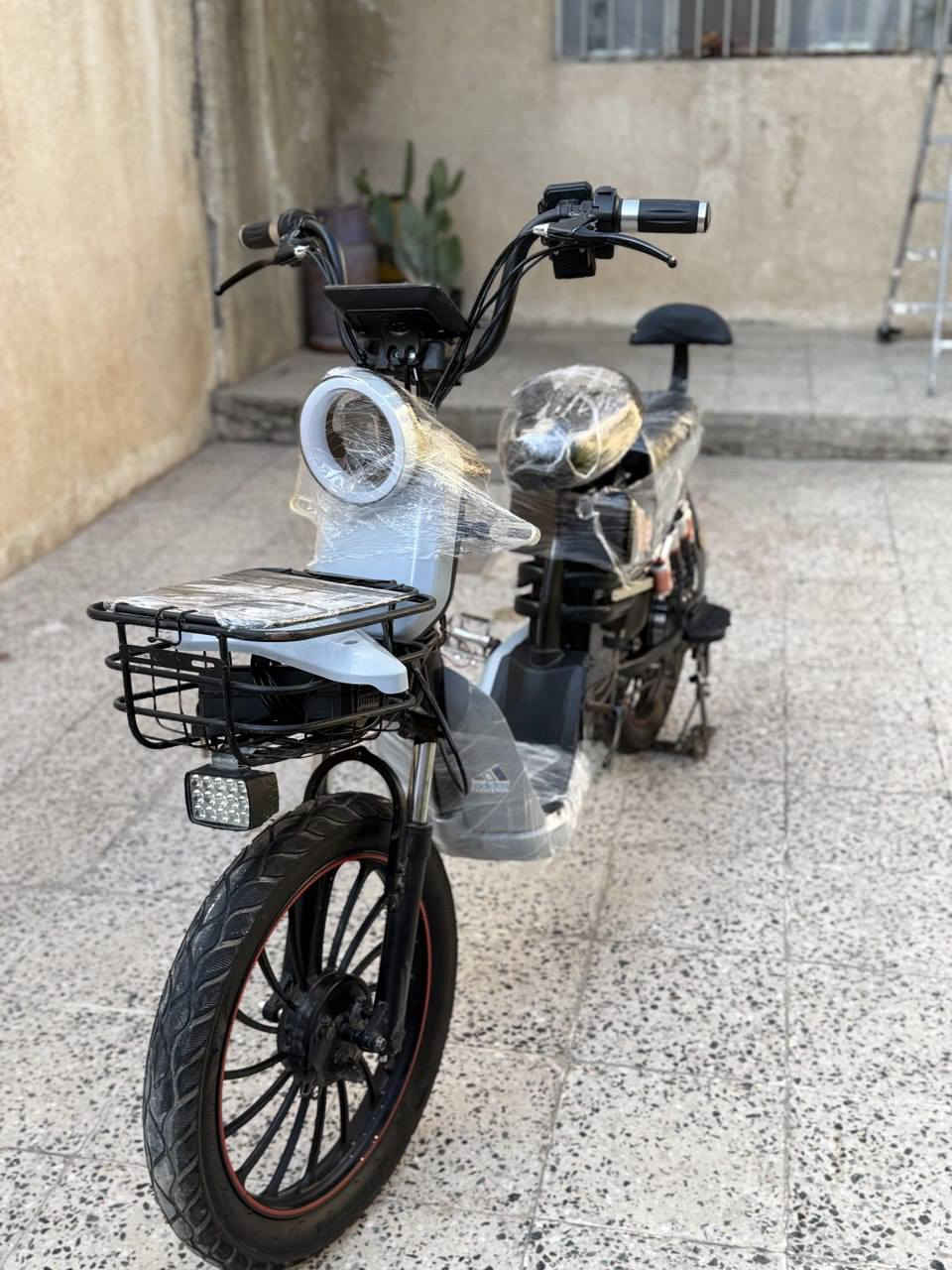 ماطور شحن KOREA.MR 2024للبيع ماطور كامل بس عندك الجاملغ بس برغي وتشد ودرع الي يم البيدار هم برغي وتشد بس اربع سرع يمشي 99 لايت شاهد لايت جوة قوي السعر 350 وبي مجال مكاني موصل حي فلسطين الرقم للاتصال *********** ومتواجد ماسنجر.
