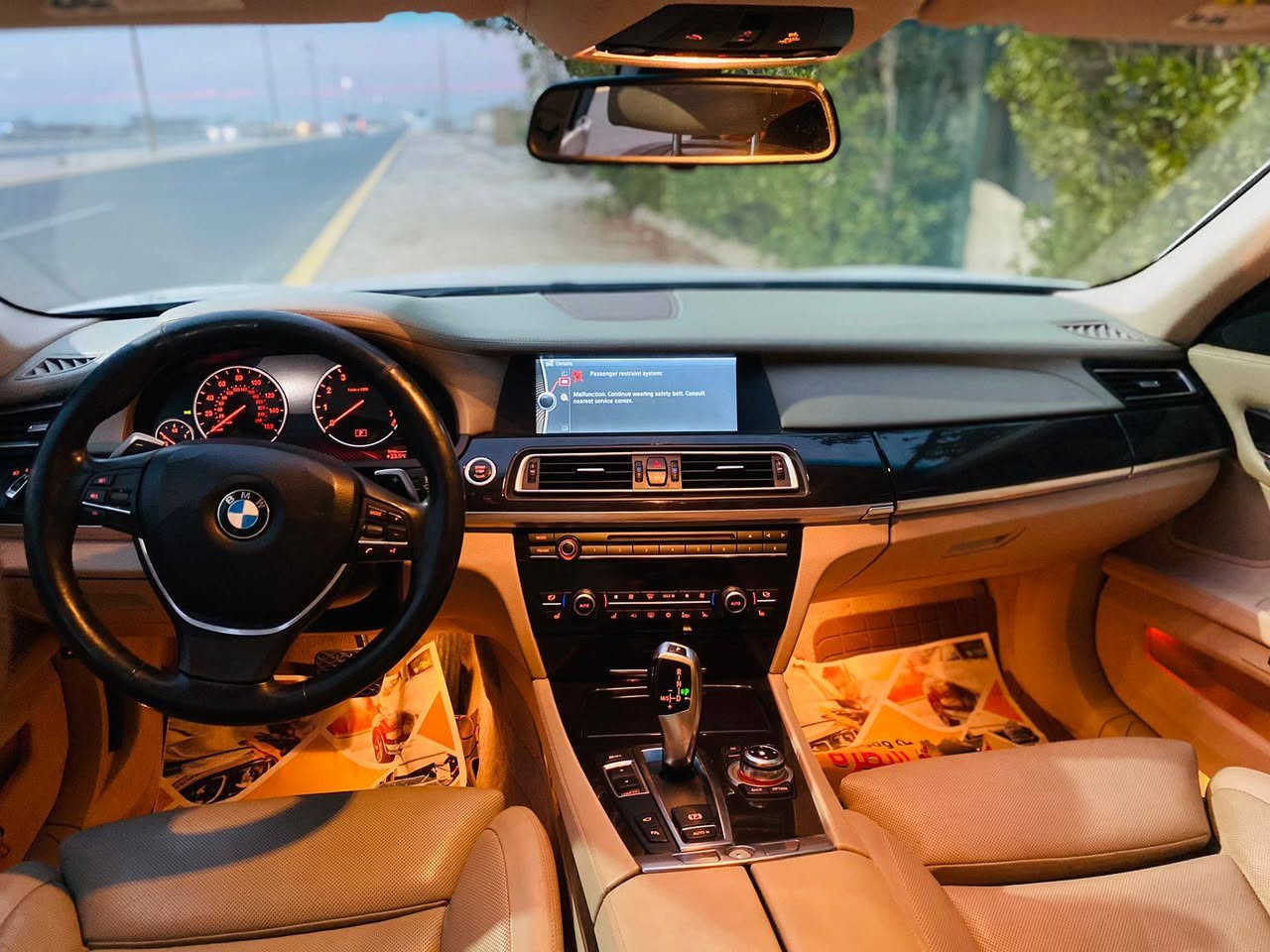 🚗 للبيع | BMW 750i موديل 2009 (الفئة السابعة) ادوات وبيه حجز مرور
✨ المواصفات الكاملة:

اللون: أبيض ملكي 🤍

الداخلية: جلد بيج فاخر ✨

محرك V8 سعة 4.4 لتر توين تيربو 🔥

قوة تقريباً 400 حصان 💪

جير أوتوماتيك 6 سرعات مع تبديل يدوي

دفع خلفي (Rear Wheel Drive)

🌟 التجهيزات:

فل أوبشن (أعلى فئة)

فتحة سقف بانوراما

تشغيل بصمة + ستارت/ستوب

شاشة وسطية كبيرة (iDrive)

نظام ملاحة (Navigation)

كاميرا خلفية + حساسات أمامي وخلفي

نظام صف ذاتي (Auto Park)

كراسي جلد كهرباء بالكامل

ذاكرة مقاعد (Memory)

تبريد وتدفئة مقاعد ❄️🔥

تدفئة دركسون

ستارة خلفية كهرباء + ستائر جانبية

نظام صوتي احترافي عالي النقاء 🎶

4 زون (تحكم منفصل بالتبريد لكل راكب)

إضاءة داخلية محيطية فخمة

🛡️ الأمان:

ABS مانع انزلاق

ESP نظام ثبات

Airbags أمامي وجانبي وستاري

نظام تحذير مغادرة المسار

كروز كنترول

📍 الحالة:

استخدام شخصي

جاهزة للاستخدام

💰 السعر: 100 ورقة 

📞 للتواصل خاص أو اتصال ***********

#BMW #750i #للبيع #سيارات_العراق #بغداد #فخامة
