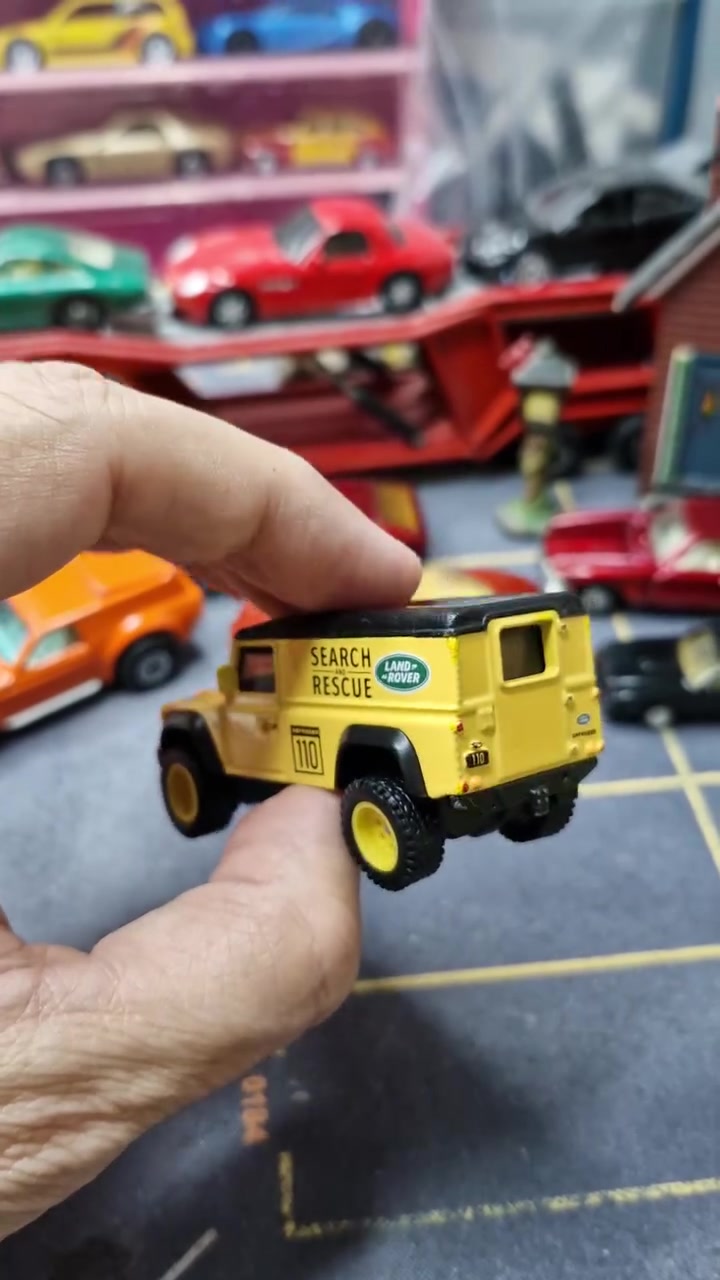 Hot Wheels Land Rover Defender 110 Hard Top Premium 2020 Car Culture All Terrain
Scale  1\64
Price 7 JD السعر


**إذا كنت صاحب هذا الإعلان وتريد حذفه لأي سبب، رجاءا أرسل رسالة إلى الدعم الفني**