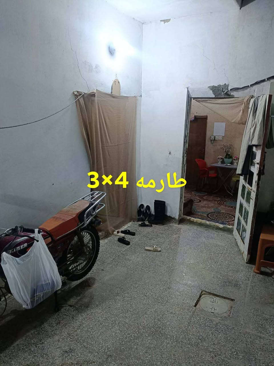 سلام عليكم بيت 100م مربع ركن
شارع مطار خلف بنزين خانه ريبال
حي صدر الثالث 
بناء بلوك السقف صب الارضيه كاشي
يحتوى على غرفتين + استقبال + صاله و مطبخ+ تخاريج داخليه و خارجيه + مساحه طارمه + مكشوفه البيت كامل كلشي ما عايز 
عقد زراعي بي وصل و مرقم من قبل البلديه يبعد عن شارع 17 تموز 200 متر
 البيت بسمي للاستفسار اكثر  اتصال ***********
السعر 22 مع مجال
