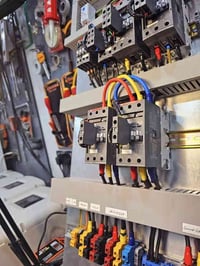 الحمد لله دائماَ وأبداَ ...  أكمال لوحة سيطرة ٥ خطوط ...  القدرة للسيط...