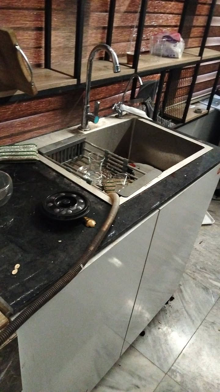 نظام #كاشير الرائد مفتوح المدة مع اثنين طابعات و مع كامل ملحقات 1٫250 بيها مجال اشوي 
ميز باريستا كامل مع ملحق جداري و سينك 1.500  بيها مجال لشراي #بيع_فوري بسبب سفر ***********
