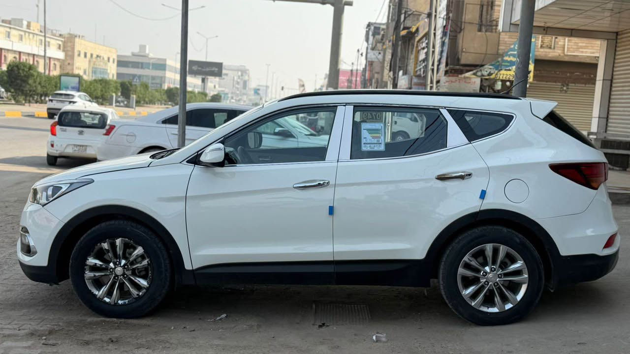 يالله سنتافي مديل16 شكل ل18 خليجي 6 سلندر 7 راكب مكينه كير حدادة تبريد طخم تاير جاهزة للأخير مابيها نقص رقم اربيل بأسم شركة سنويه منتهيه سيارة بيها جفيه بدون دواخل شرط الفحص مرشوشة عام سيارة احلى من صور بيع فقط السعر 130 وبيها شي بسيط 
***********
*********** البصرة, العراق
