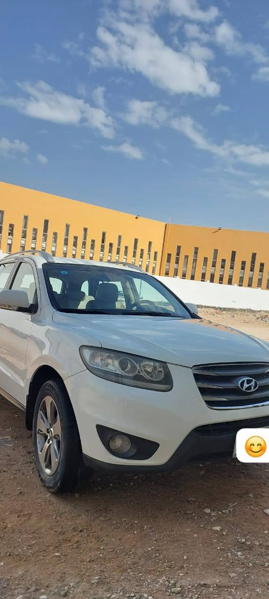 السلام عليكم
سنتافي وارد خليجي فول مواصفات 
موديل 2011 شكل 2012
مكفوله كفاله عامه 
رقم بابل انكليزي 
6سلندر 
مداور ثاني يوم باسمي اي استفسار اتصل
*********** 
مكلف بالنشر
