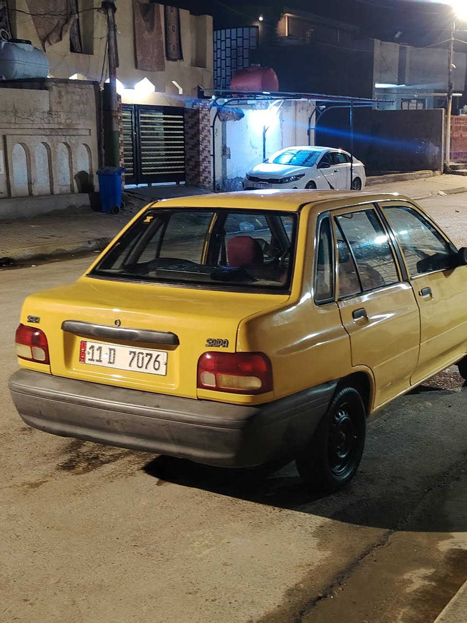 السلام عليكم سايبه للبيع موديل 2011 السياره حيل حلوه ونضيفه بمعنه الكلمه كفاله المحرك وكير وشاصي ومن الخياس مصبوغه عام فرن تخم تاير جديد تبريد شغال منضومه كامله جديده دوشمه صدر السياره خير من الله السعر 30 
مكان السياره الحصوه مال ابو غريب رقم مبايل 
***********  بي واتساب غير متواجد على الفيس
