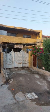 بيت طابقين مسلح يحتوي اربعه غرف نوم كبار واستقبال كبير مساحه ٢٠٠متر كا...