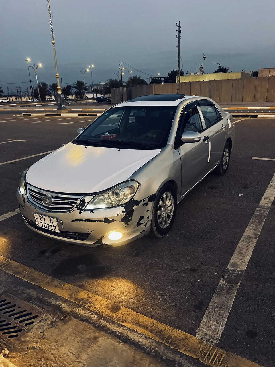 السلام عليكم بي واي دي BYD   G3
موديل 2013 رقم انكليزي مشروع وطني
 ( تتحول ب اي مكان )
حادثها جاملغ امامي ايسر مكانها كربلاء 
مكينة جديدة شادها بـ ايدي 
مواصفاتها معروفه 
( فتحة - بصمة - اشاير بـ المري - بصمة ابواب ) 
مكينة وكير بلادي للتواصل الاتصال ع الرقم 
***********
