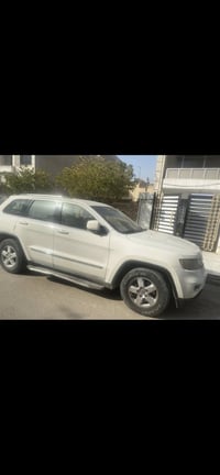 للبيع جيب جراند شيروكي لاريدو 2011 ▫️ محرك 3.6 ▫️ كير أوتوماتيك ▫️ وار...