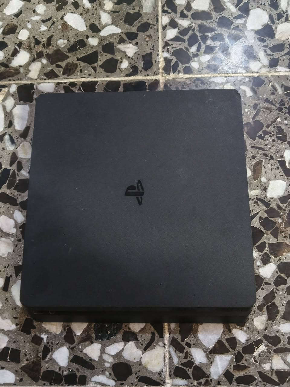 السلام عليكم بلي فور سلم نضيف جدا ما مفتوح لوك ستيكر
ويا قرصين ردد2 و GTA5 شغالات ويا جويستيكين وكامل ملحقات ذاكره نص تيرا
السعر 260 الف قفل
الرقم ***********
