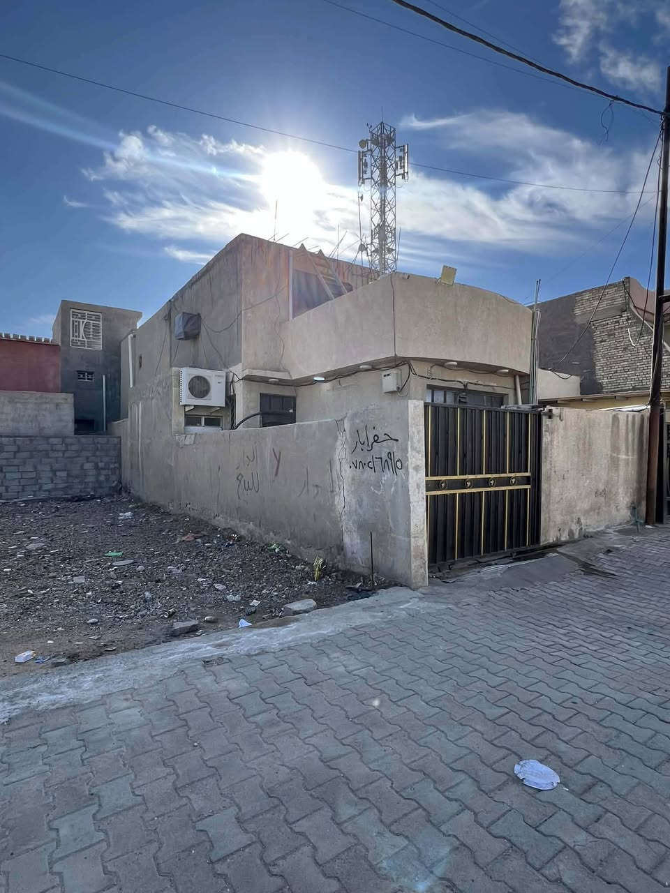 دار للبيع مساحه 120 متر  حي بدر يحتوي على استقبال  مطبخ غرفه صحيات طرمه
الطابق الثاني غرفتين +سطح

الاستفسار  على الرقم 

***********
