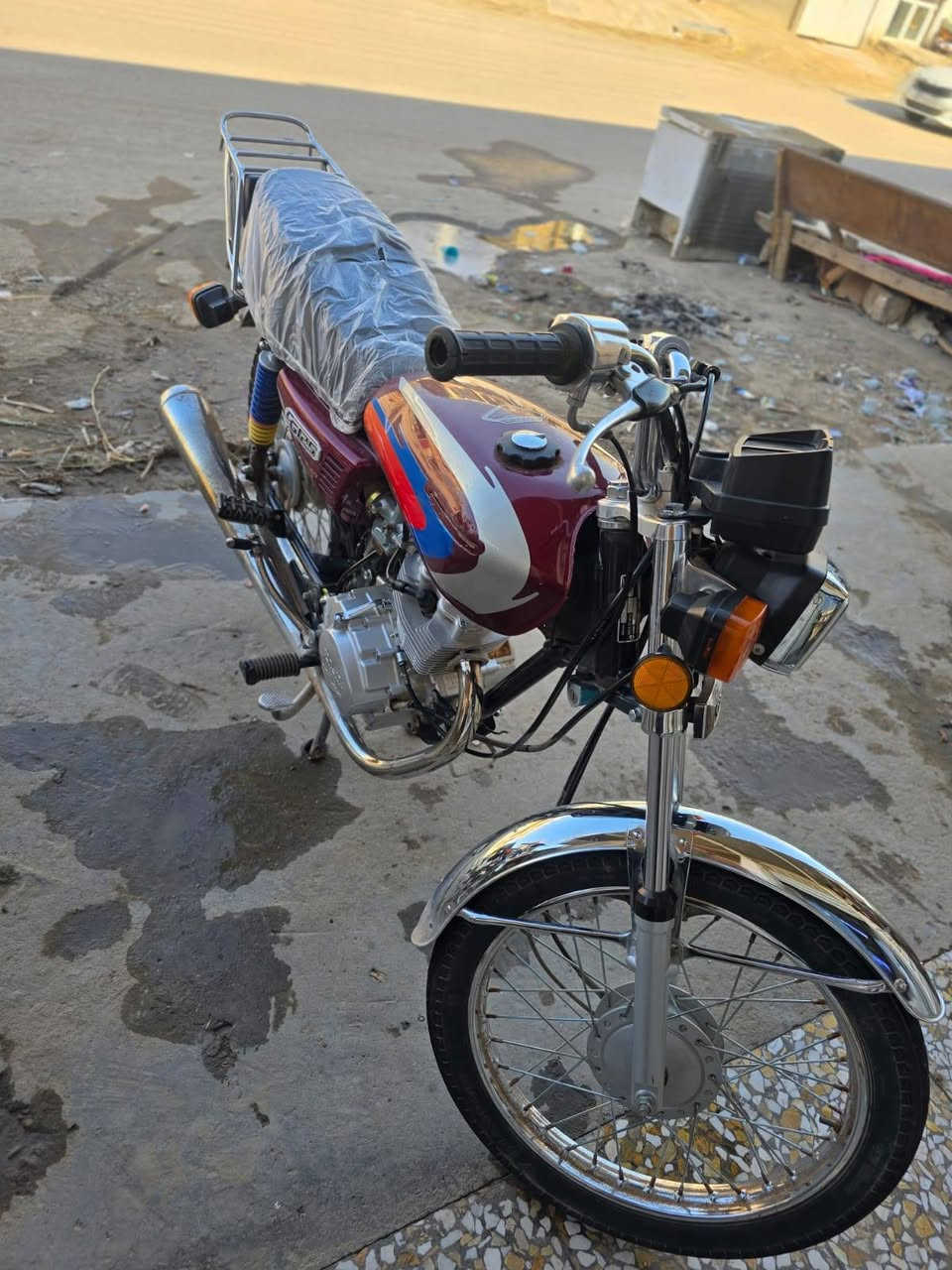 سلام عليكم شباب نامه متياز موديل 25وراق سكنر وسعر600وبيه مجال حك لجيه مكان بغداد لمحموديه ***********
