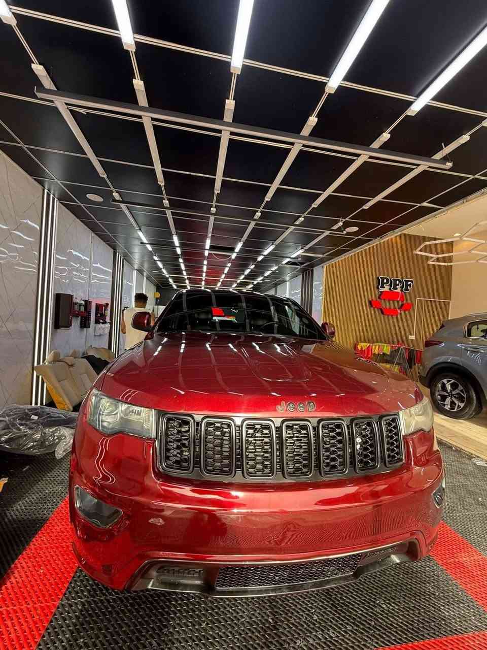 سلام عليكم. البيع. فقط. 

جيب فئة:  بلاك توب 

موديل:  2017. حادث. بس بنيد. فقط. بدون. دواخل 

مكينة:    )6 اسلندر

سيارة نظيفة جدا جدا بعد عل وضع شركة سيارة مال جناي 

المواصفــات  فول

فتحه 

كشن حار بارد 

كشنات جلد 

ستيرن هيتـر + كهرباء

 نضام ايكو

صندوك كهربائـي

سماعات سستم صـوت

دمام بالصنـدوك

بصمة و تشغيل عن بعـد

نظام متعدد اوتو للطرق

مري قلاب وشفط 

باقي موصفات ماذاكرهن. بل اتصال. 

اتصال***********
سعر خاص تصل بيك خير او تدلل
