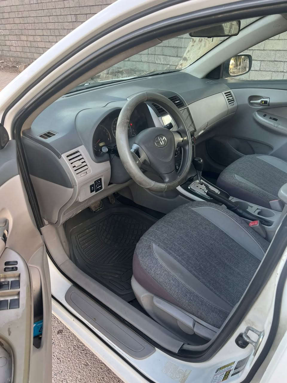 كورلا 2010
امريكي 
سيارة جديدة جاهزة 
كير محرك صدر تايرات 
تبريد تدفئة كلها شرط
بيها صبغ براس البونيد بكد الشبر
قبق الصندوك مبدل شركة بأصلي نفس اللون
سيارة بدون دواخل 
السعر 110
‭0780 571 7164
