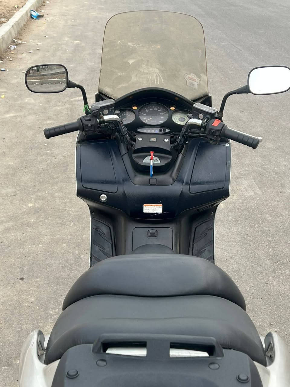 السلام عليكم ورحمة الله وبركاته
للبيع سلفر ونج ٤٠٠ الدراجه حلوه و  نضيفه ماشيه ٤٢
مكاني بغداد ***********
