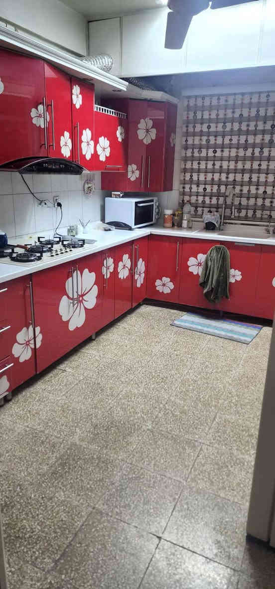 بس الله الرحمن الرحيم
بسعر مناسب جدا جدا 
شقه مساحتها 120 متر مربع
فوق الارضي  طابق اول 
تحتوي على 3 غرف نوم و حمام عدد 2 
مخزن
صاله كبيرة
مطبخ حار و مطبخ كبير بارد
مجمع الأحمر كص سويلم طريق حله / النجف 
لمزيد من المعلومات الاتصال
***********
