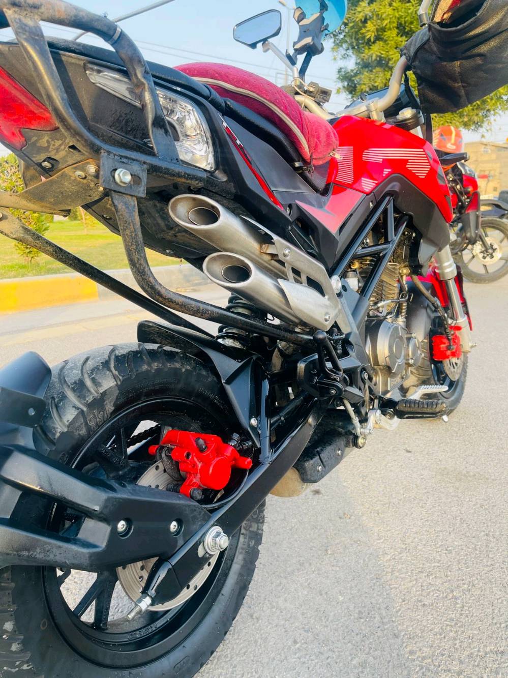 السلام عليكم 
حبايب الدراجة للبيع بنلي 135cc موديل 2025 رقم اربيل مميز التحويل شوكت ميريد المشتري اني جاهز امانه الله الدراجه ع ايدي نضيفة ميه بالميه مابيها اي نقص وتزويدات فول وكل قطعها بلادي مابيها اي تغير الدراجة وماشيه قليل جدا والسوبايه اصليه مالتها من عجلة الخليج وهدية وياها خوذه اصليه بلون الدراجه وسماعة خوذه والدراجه بيها تزويد لايت عالي ناصي ورماش ومقعد طبي وكفوف ستيرن الدراجه وصندوق دلفري كبير  امانه الله مابيها اي نقص وارجع اكرر الرقم مالتها اربيل مميز جدا السعر 3000000مليون وبيها مجال بسيط والتفاصيل ع رقم الواتس او الخاص 
 مكاني بغداد الرسالة الثانية ***********