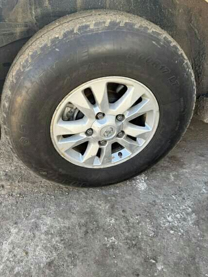 سلام عليكم عندي ويل كب لاندك روز 2007 صورتة عليمنة اريد من هاذة الي صورتة عل يسرة اراوس ***********
