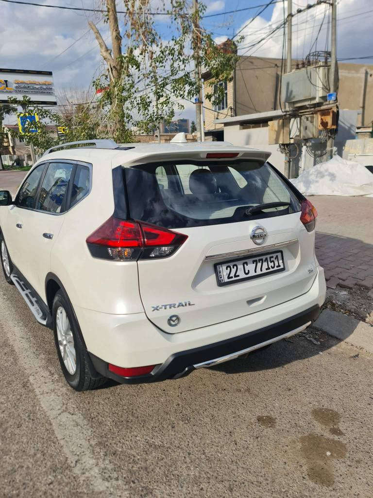 نیسان اکسترێل ٢٠٢١ بێ سبوغ تەنها یەک ساردی و پشت لایتەکەی گرتوە بێ ژورێ  لەچامرغی پێشەوە سەیارەی مالە  هەزە سەنەوی نوێیە وەک سفرە پۆ پەیوەندی *********** أربيل, العراق
