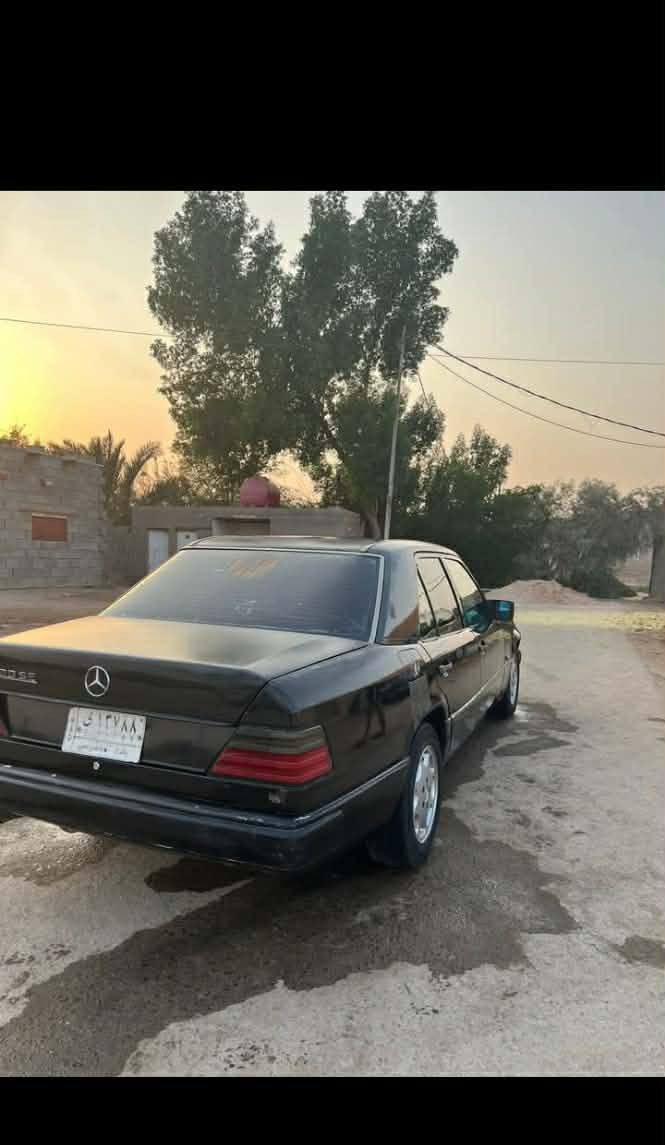 مارسدس دب
مديل 1991
حداديه 100 بل ميه 
رقم بغداد بسمي 
مكينه بطه فيفيتي 
سنويه توا نتهت ماعليه لا غرامه ولا فد شي 
نصبه تخبل سياره منك الشارع 
تخم تاير تبريد عوزه غاز 
سياره نضيفه مامامتعوبه 
تجي شوف بعينك 
السعر 53 وبيه مجال الشراي  
رقم الهاتف -
***********
العنوان البصره الزريجي قرب مدرسه المصطفئ
