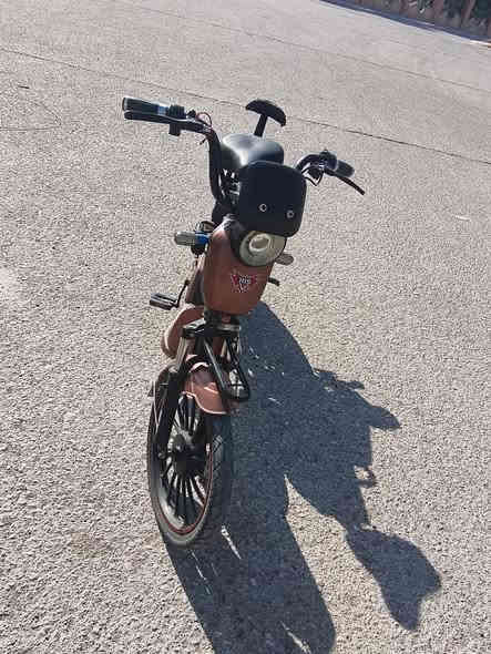 دراجه شحن للبيع
النوع HIS
البطاريه 4 بطاريات جديده 
سويج+بصمه عدد2 
الشاحنه الاصليه
المكان الكوت
اربع نمر لكل نمره تزيد السرعه 25

للاستفسار/***********
